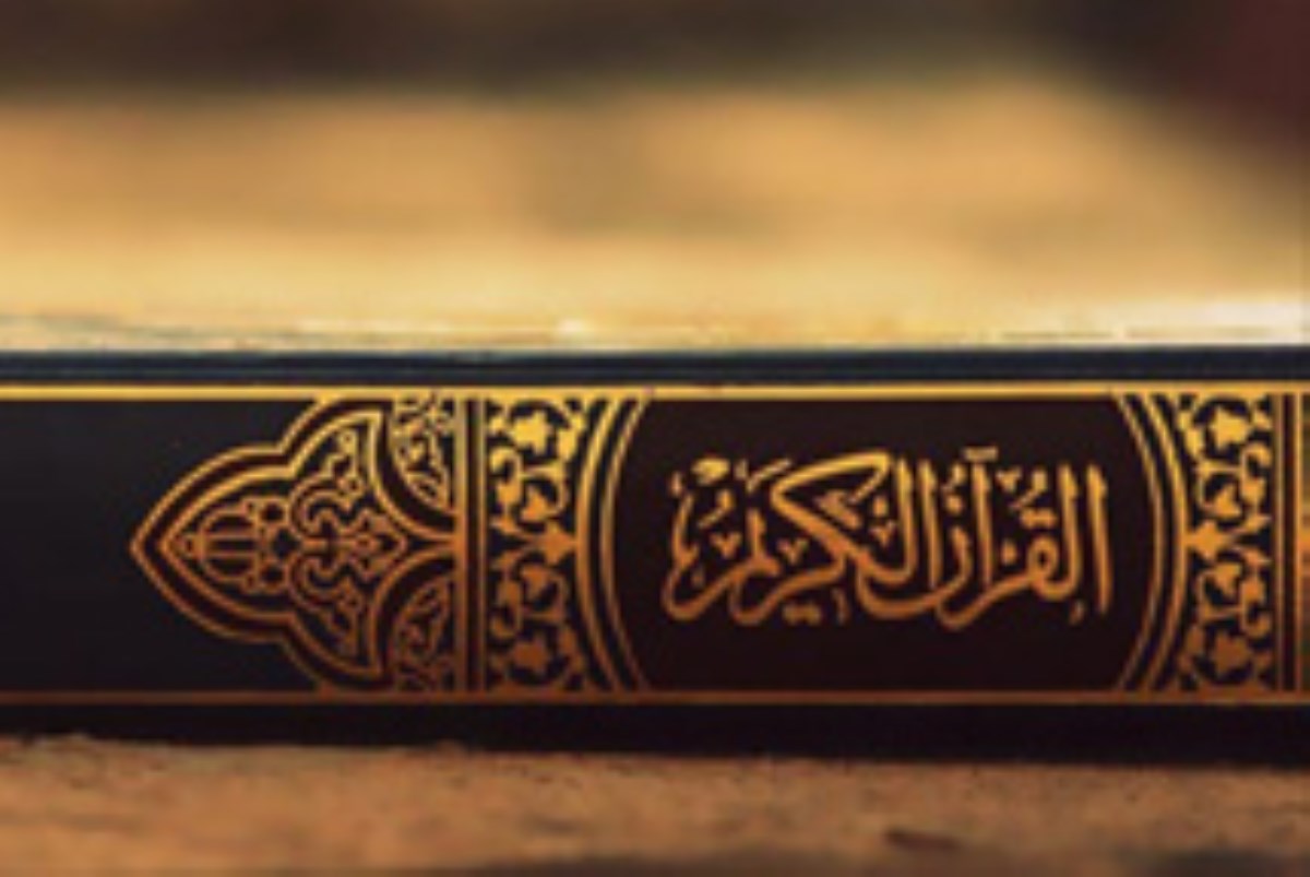 آداب تلاوت قرآن: فضیلت خواندن قرآن در خانه ها و مساجد