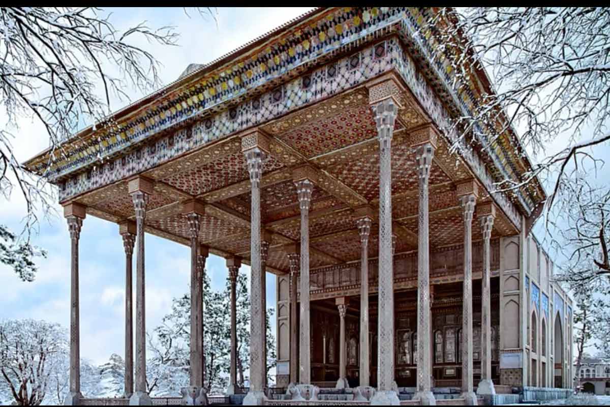 کاخ هفت‌دست و کوشک آیینه‌خانه در اصفهان