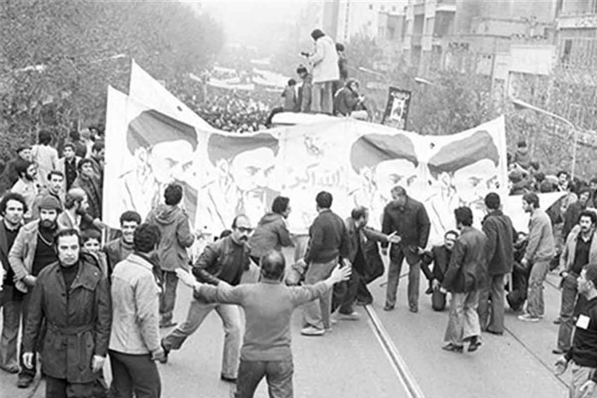 معرفی کتاب تاریخ انقلاب ایران/ نوشته محمد عباسی