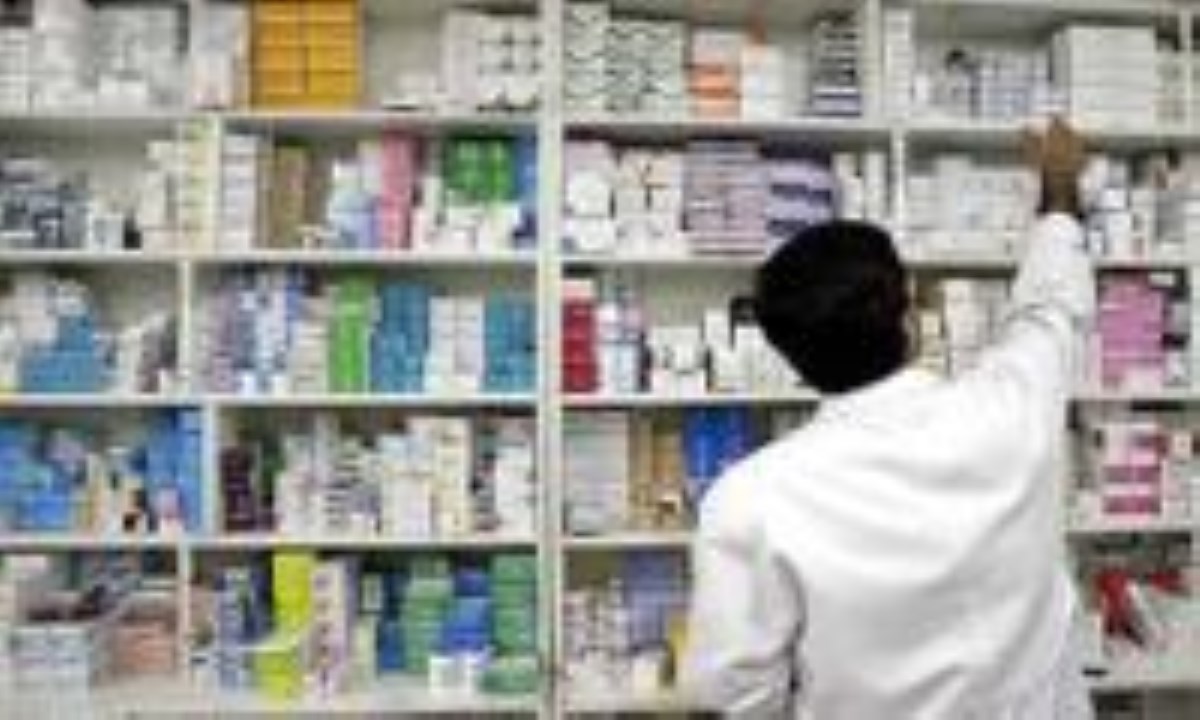 ترخیص نشدن داروهای وارداتی ربطی به گمرک ندارد/ وزارت بهداشت پاسخگو باشد