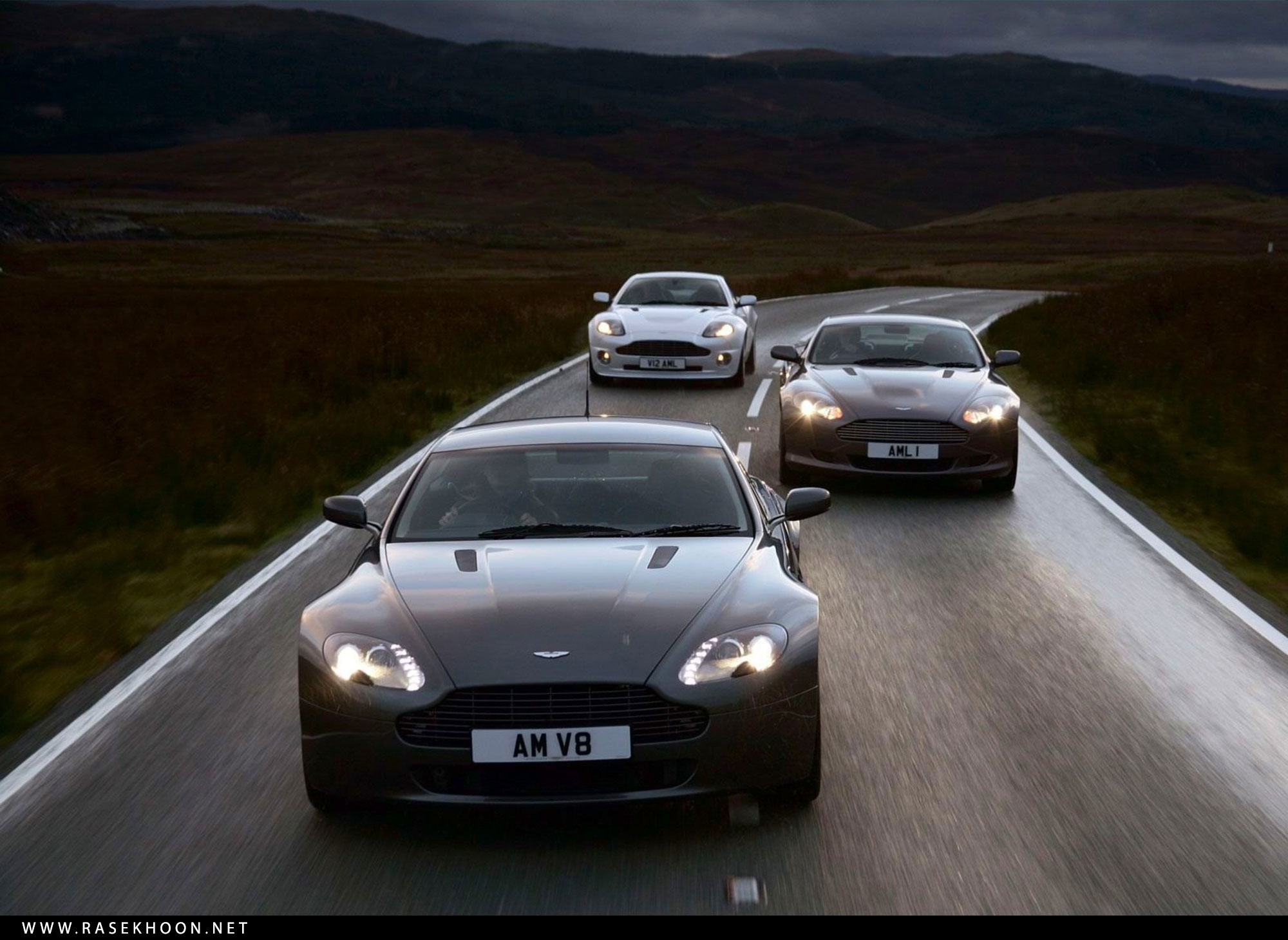 Автомобиль на прямолинейной дороге. "Aston Martin" "Virage" "1989" RX. Дорогие машины.