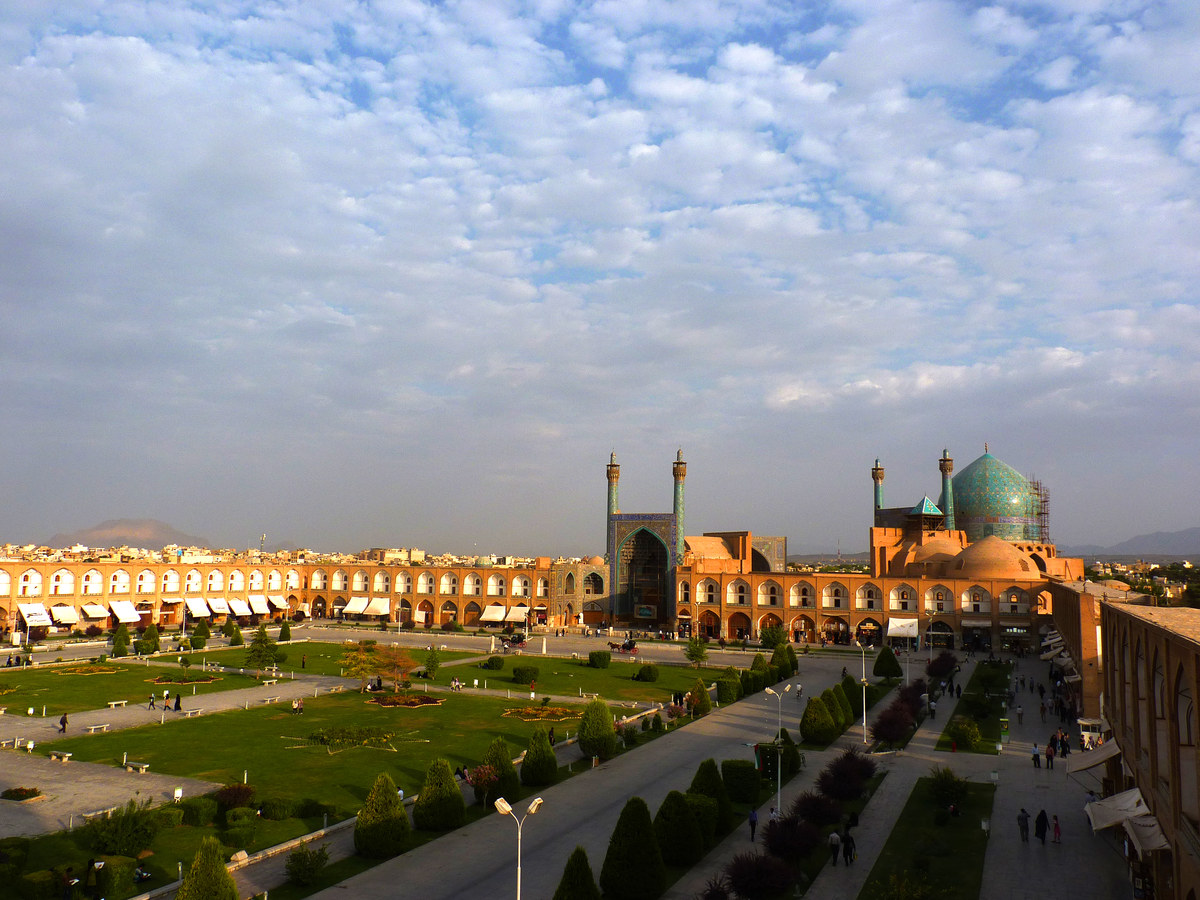 میدان امام