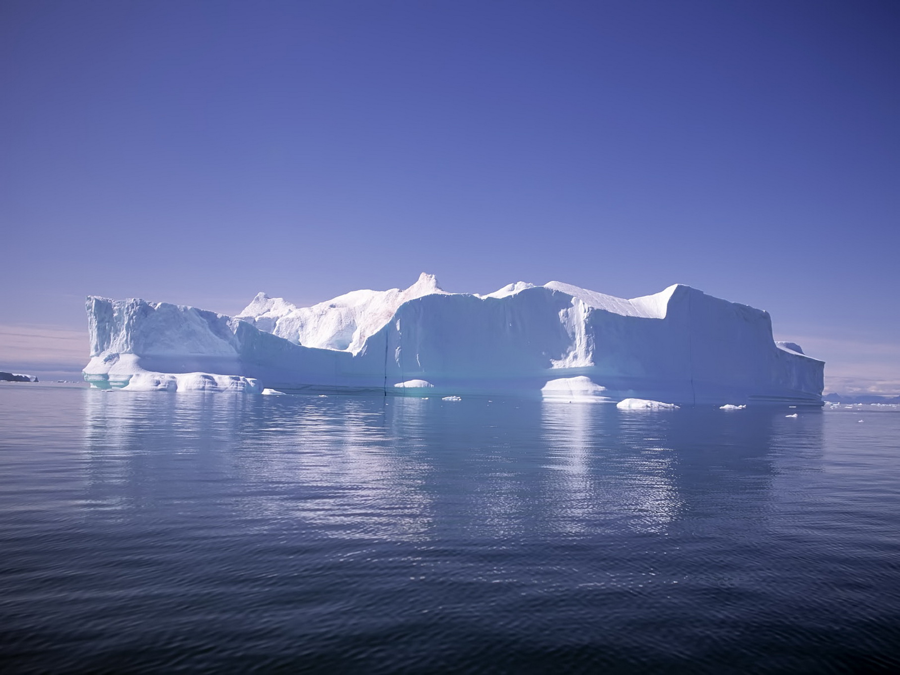 Arctic pole. Айсберг Северный полюс Арктика. Северный Ледовитый океан Южный полюс. Северный Ледовитый океан Арктика Айсберг Северное сияние. Таймыр айсберги.