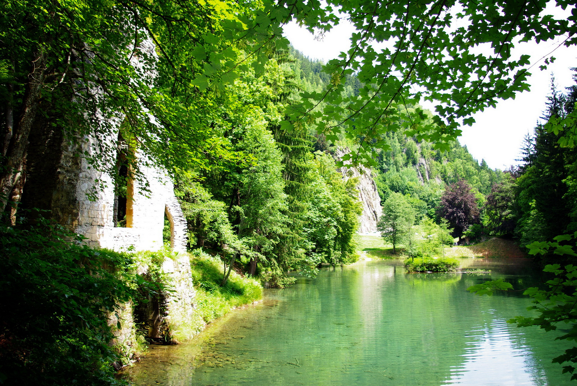 Природа франции. Франция priroda. Река во Франции lese. Живописная природа Франции. Франция красивые уголки.