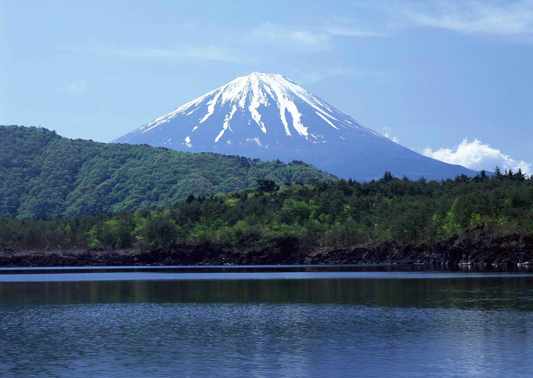 Остров хонсю 5 букв сканворд. Гора Фудзияма в Японии. Гора Фудзи в Японии. Фудзи-Сан - Священная гора японцев. Vulqon Fudziyama.