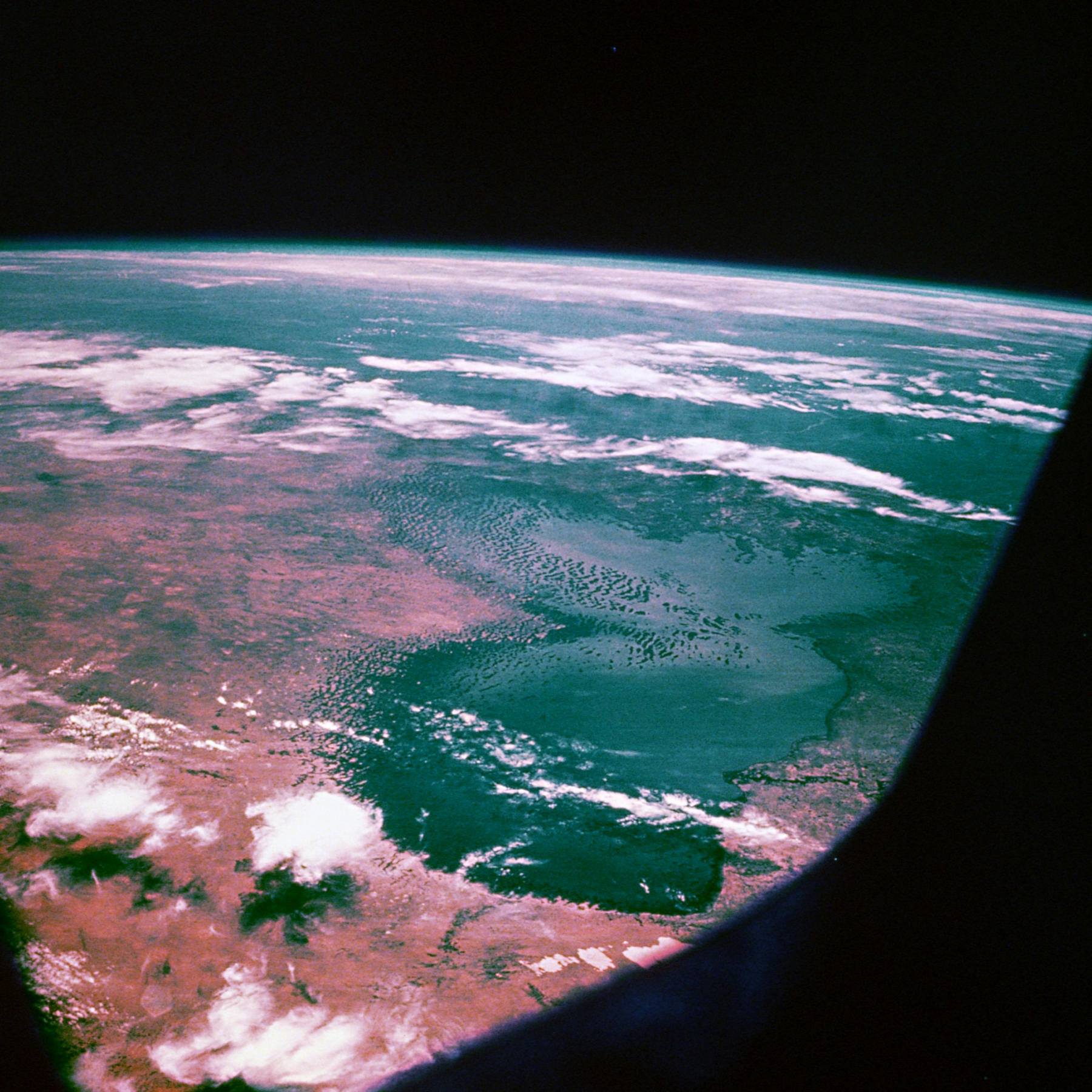 Земля из космоса фото реальное без фотошопа