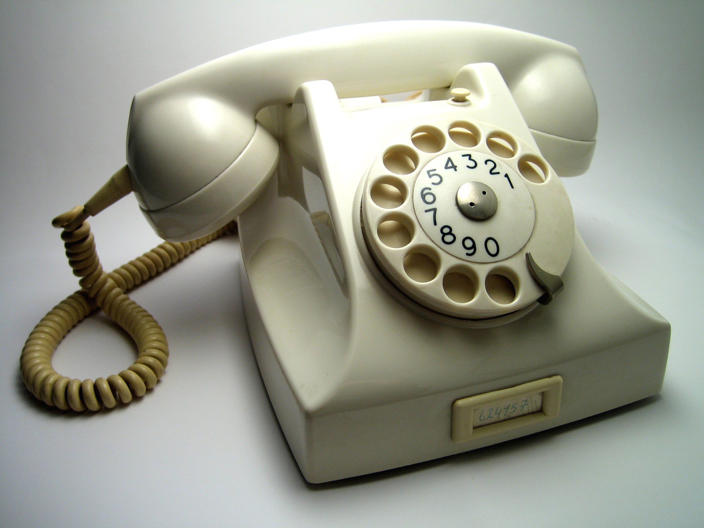 Старый стационарный телефон. Старый телефон. Стационарный телефон старый. Красивый стационарный телефон. Старый телфо.