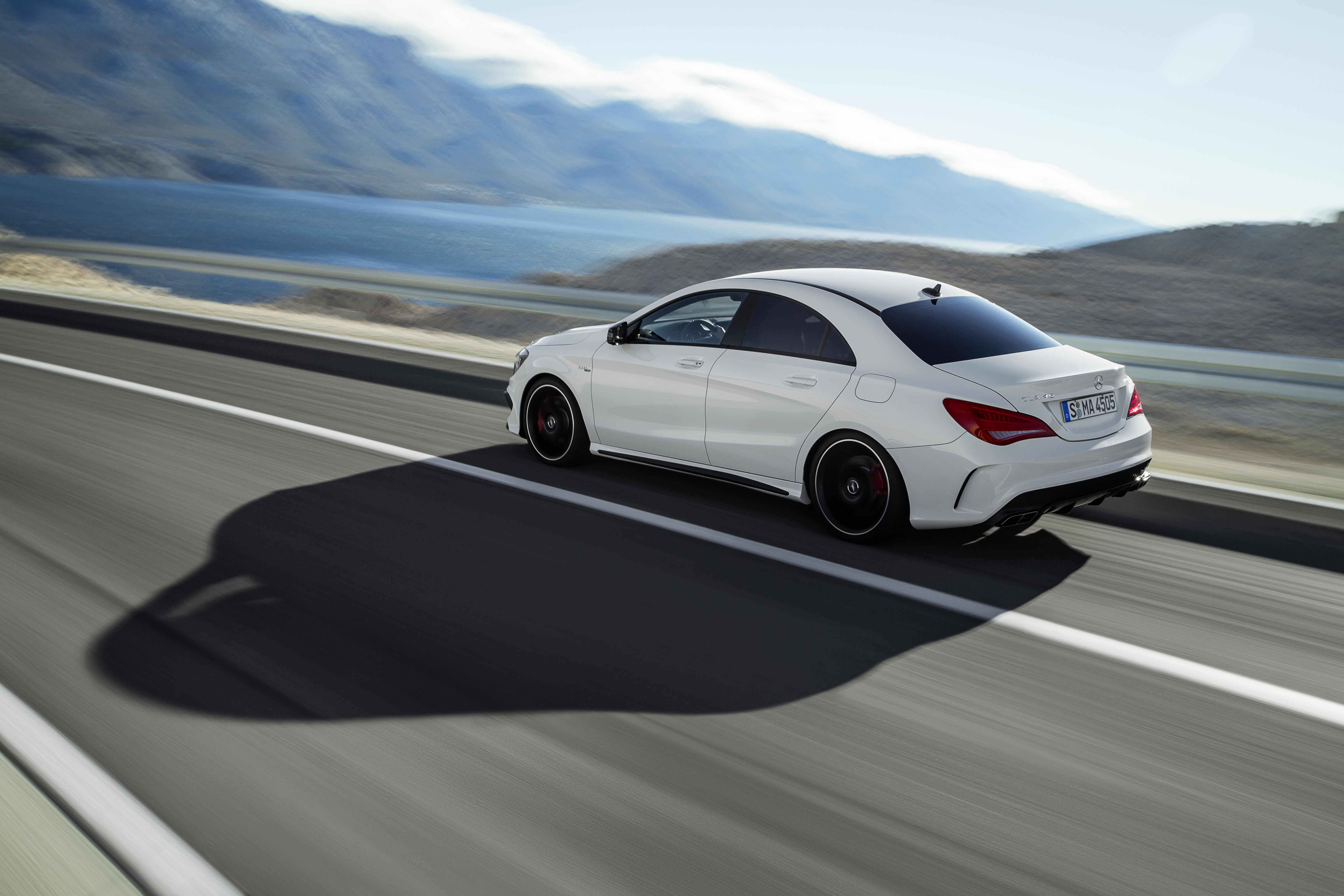 Автомобиль движущийся. Mercedes Benz CLA 45 AMG. CLA 230 Mercedes. Mercedes CLA 45 AMG 2014. Mercedes CLA 45 2014.