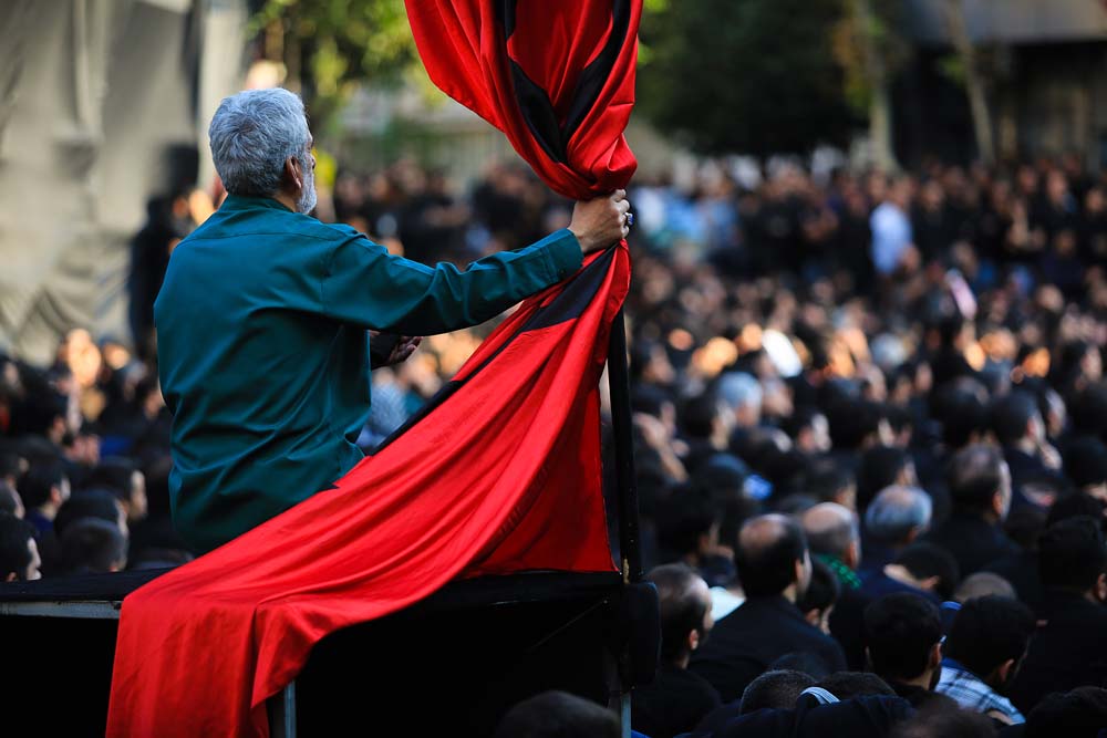 تصویر مراسم سینه زنی در هیئت رزمندگان شمیرانات