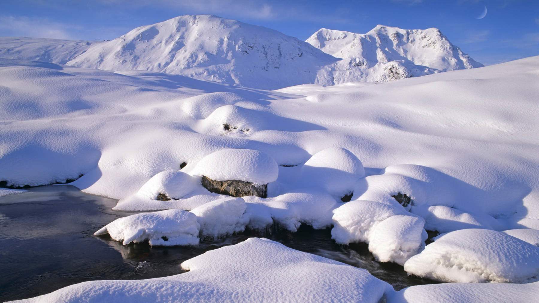 کوهستان برفی