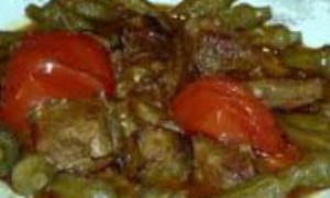 یخنة البندورة باللحم ( خورشت گوجه فرنگی با گوشت )