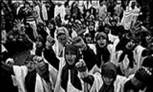 آیا انقلاب اسلامی زنان را مجبور به پوشیدن چادر کرد؟