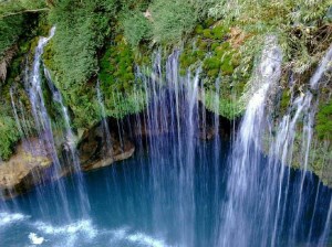 آشنایی با آبشار آب ملخ اصفهان