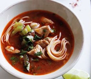 طرز تهیه غذای ملل سوپ مرغ و نودل مکزیکی