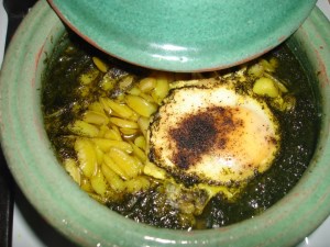 طرز تهیه غذای محلی خورش باقلا قاتق (گیلانی)