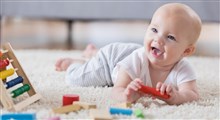 رشد جسمی و حرکتی کودک در چهار ماهگی به چه صورت است؟
