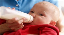 تغذیه نوزاد با شیر مادر یا شیر خشک؟