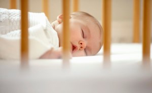 از چه زمانی اتاق خواب کودک را باید جدا کرد؟