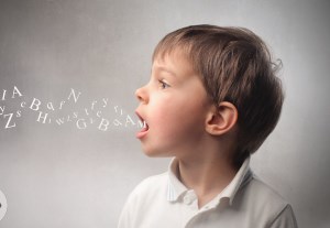چرا گاهی رشد گفتاری کودکان به تاخیر می افتد؟