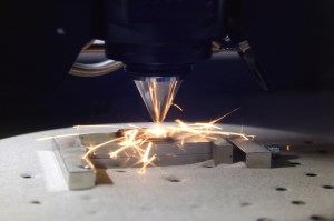 چاپ سه بعدی فلز – چگونه کار می‌کند؟