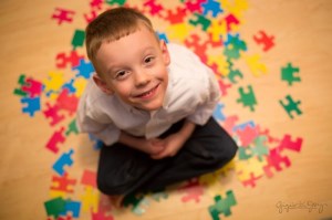 علائم اوتیسم در کودکان و بزرگسالان
