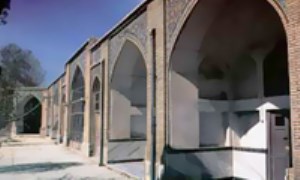 شکل مدرسه در معماری سنتی ایران