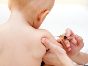 چگونه درد واکسن نوزاد را کاهش دهیم؟