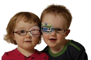 علت و درمان تنبلی چشم در کودکان چیست؟