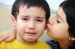 چگونه همدلی را به کودکان بیاموزیم؟