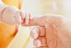 مراحل رشد و تقویت حس لامسه نوزاد