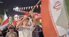 پرچم گردانی مرد ژاپنی در تجمعات شبانه یزد
