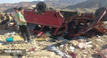 تصاویری از سقوط مینی‌بوس کارگران به دره در بوشهر