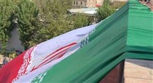 اهتزاز پرچم ایران در بزرگترین زنجیره انسانی کشور