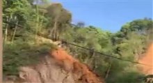 ویدیوی لحظه وحشتناک رانش زمین!