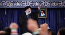 لحظه ورود رهبر انقلاب به حسینیه امام خمینی(ره)
