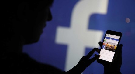 نقض حریم شخصی / فیس بوک مخفیانه دوربین آیفون را فعال می کند