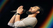 اجرای آهنگ حامد زمانی در تجمع ضد ایرانی فرانسه!