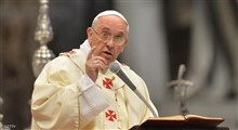 پاپ با صلیب دوران طاعون برای ایتالیا دعا کرد