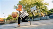 بسکتبالیست زن معروف در حال بازی با حجاب