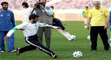 داستان عکس معروف احمدی‌نژاد با لباس تیم ملی