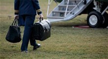 ماجرای دو کیف همراه رئیس جمهور آمریکا چیست؟
