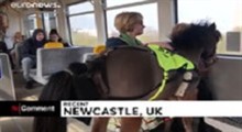 کره اسبی که صاحب کم‌بینایش را سوار مترو می‌کند