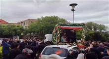لحظه ورود پیکر شهدا به محل تشییع در تبریز