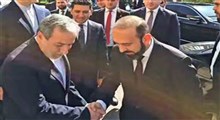 عراقچی و همتای ارمنستانی در محوطه وزارتخانه