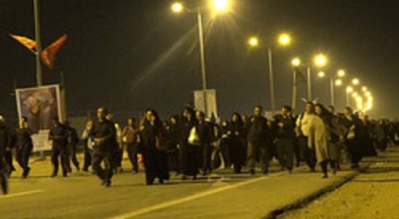 پیاده‌روی شبانه‌روزی زائران کربلا در عراق