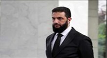 کمک مجری زن به احمد اشرع برای باز کردن در بطری آب
