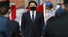 نخست‌وزیر کانادا سنگ‌باران شد!