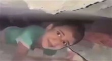 نجات یک کودک فلسطینی از زیر آوارهای خانه‌اش در غزه