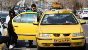واکنش جالب مردم به پیاده کردن مسافر از تاکسی به زور!