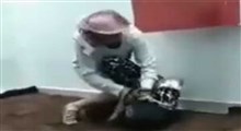 کتک زدن خدمتکار کنیایی توسط یک سعودی!